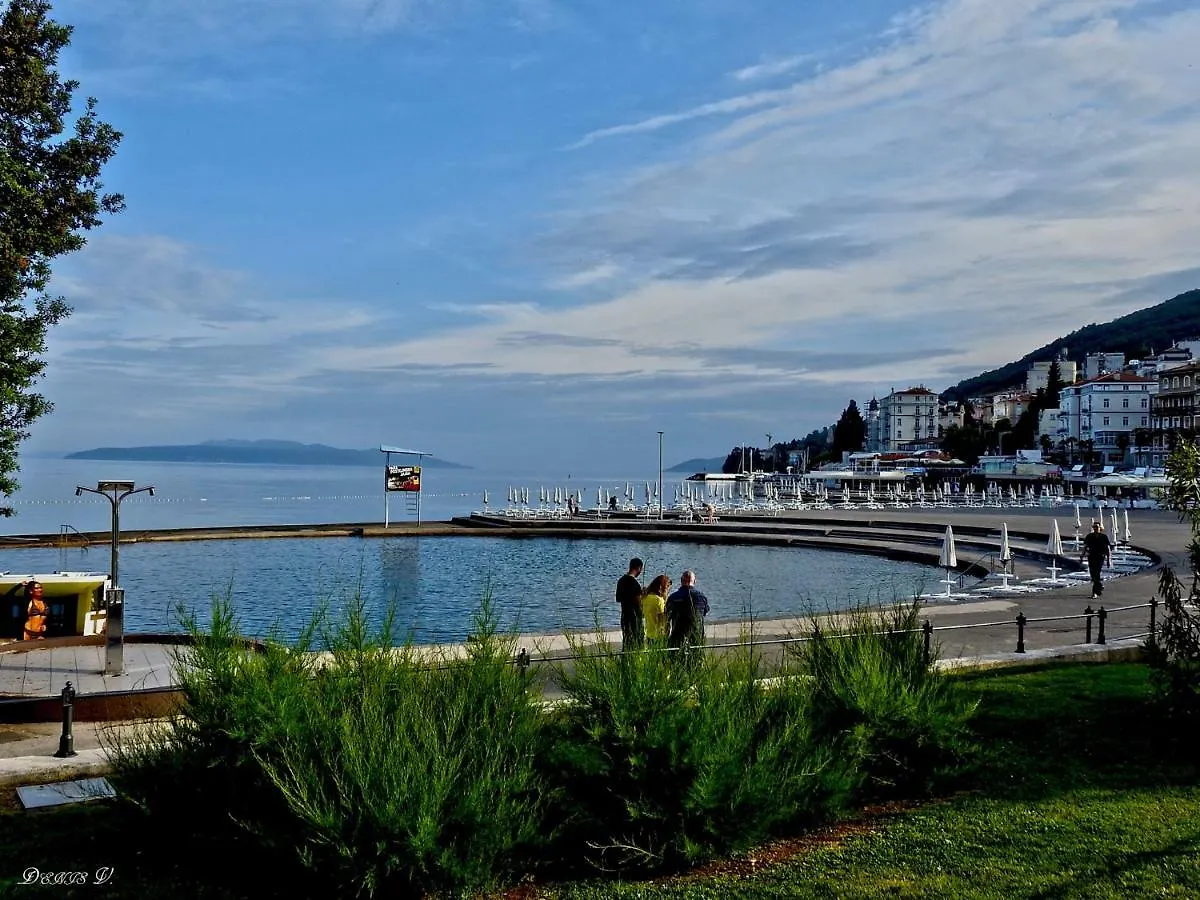 Studio Apartment Ines, Cozy, Stunning View, Parking, Pet Friendly Opatija Croatia