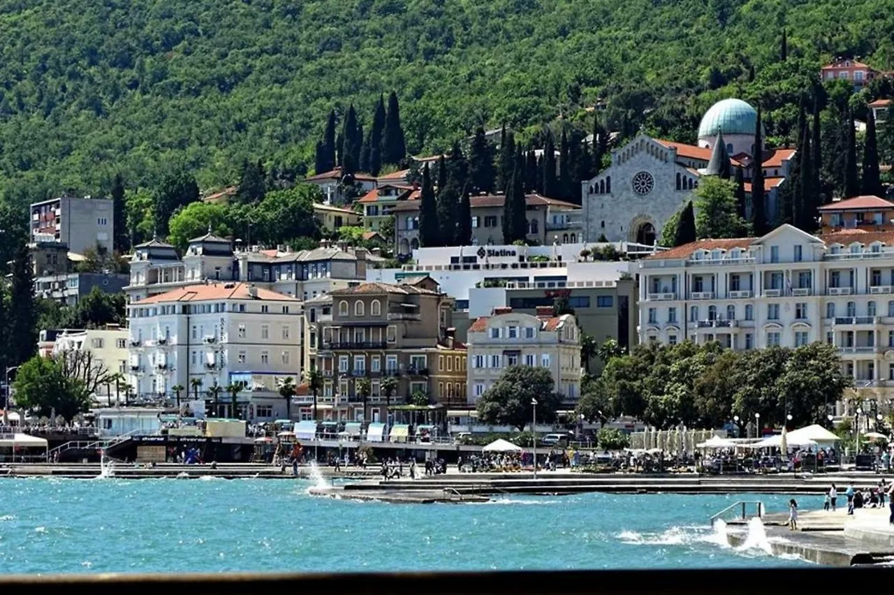 Studio Apartment Ines, Cozy, Stunning View, Parking, Pet Friendly Opatija Croatia