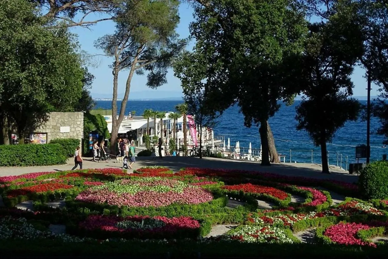 Studio Apartment Ines, Cozy, Stunning View, Parking, Pet Friendly Opatija