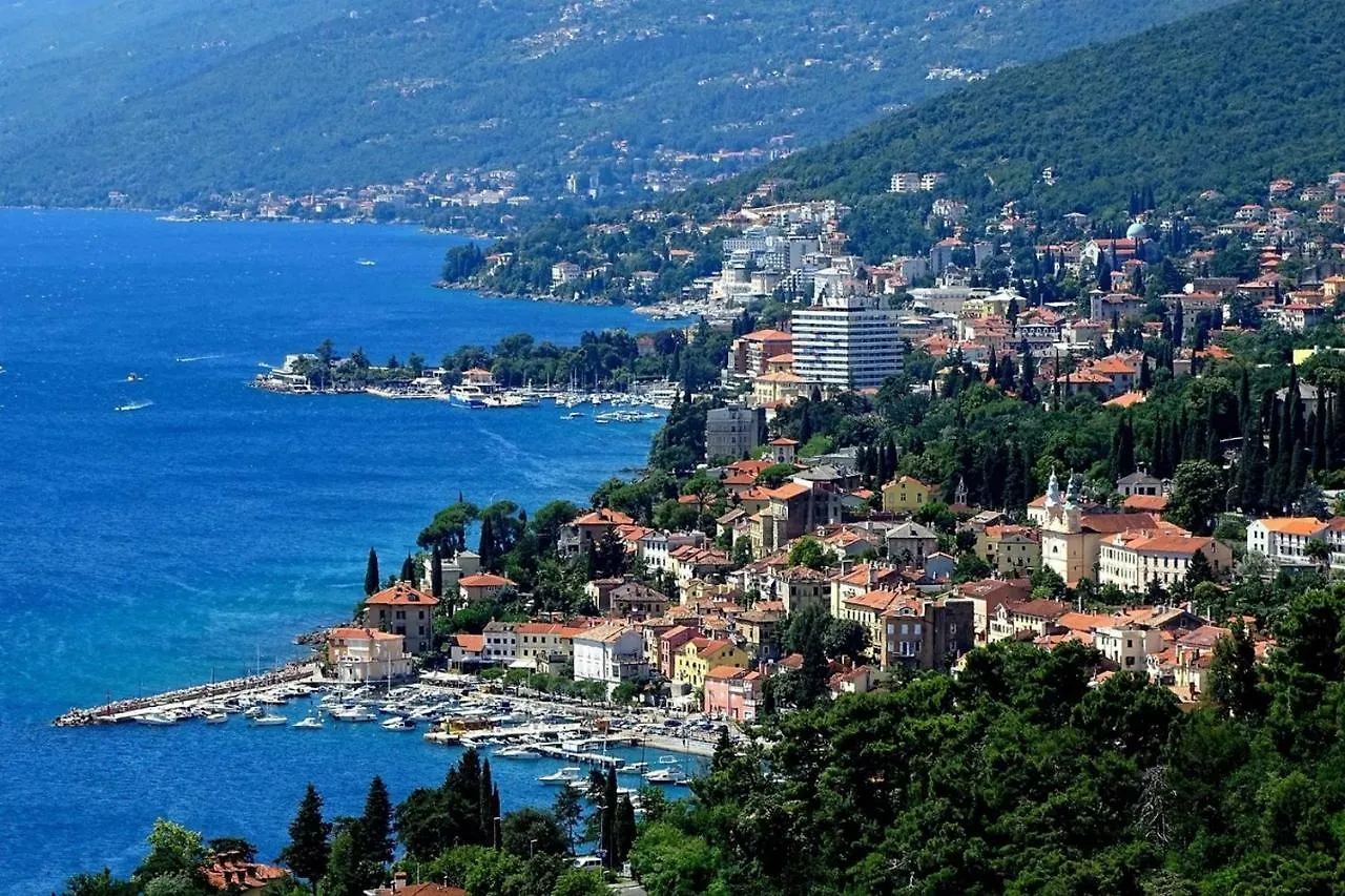 Studio Apartment Ines, Cozy, Stunning View, Parking, Pet Friendly Opatija